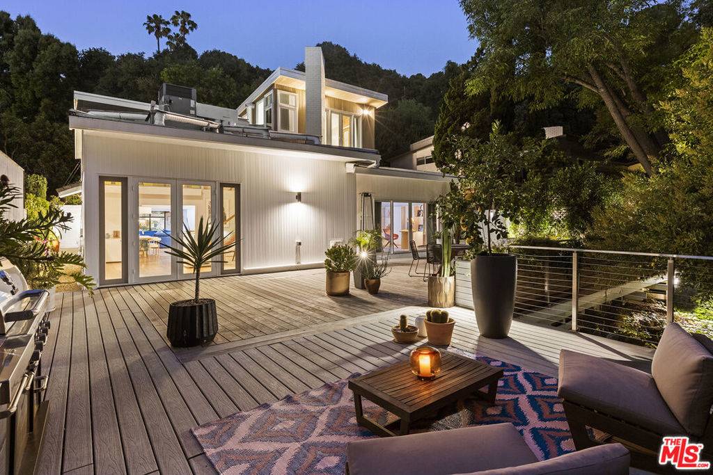 Los Angeles, CA 90068,3820 Broadlawn DR