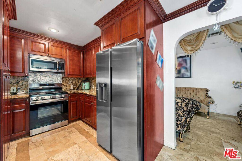 Tarzana, CA 91356,5210 Etiwanda AVE