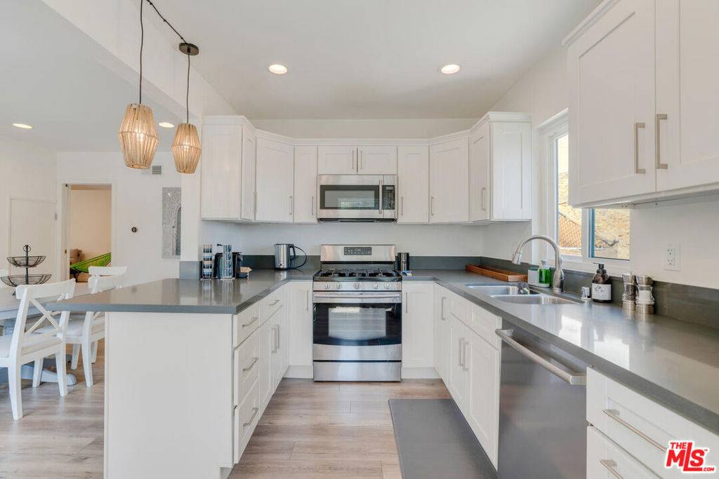 Woodland Hills, CA 91364,5343 TENDILLA AVE