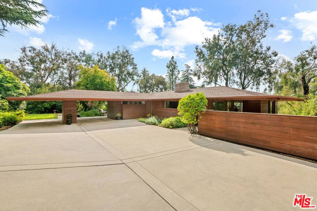 Redlands, CA 92373,1915 Country Club DR