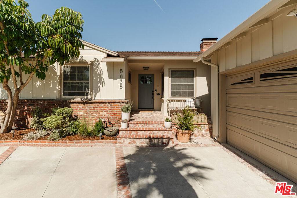 Los Angeles, CA 90056,5635 S Chariton AVE