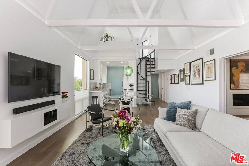 West Hollywood, CA 90069,1264 Ozeta TER #302