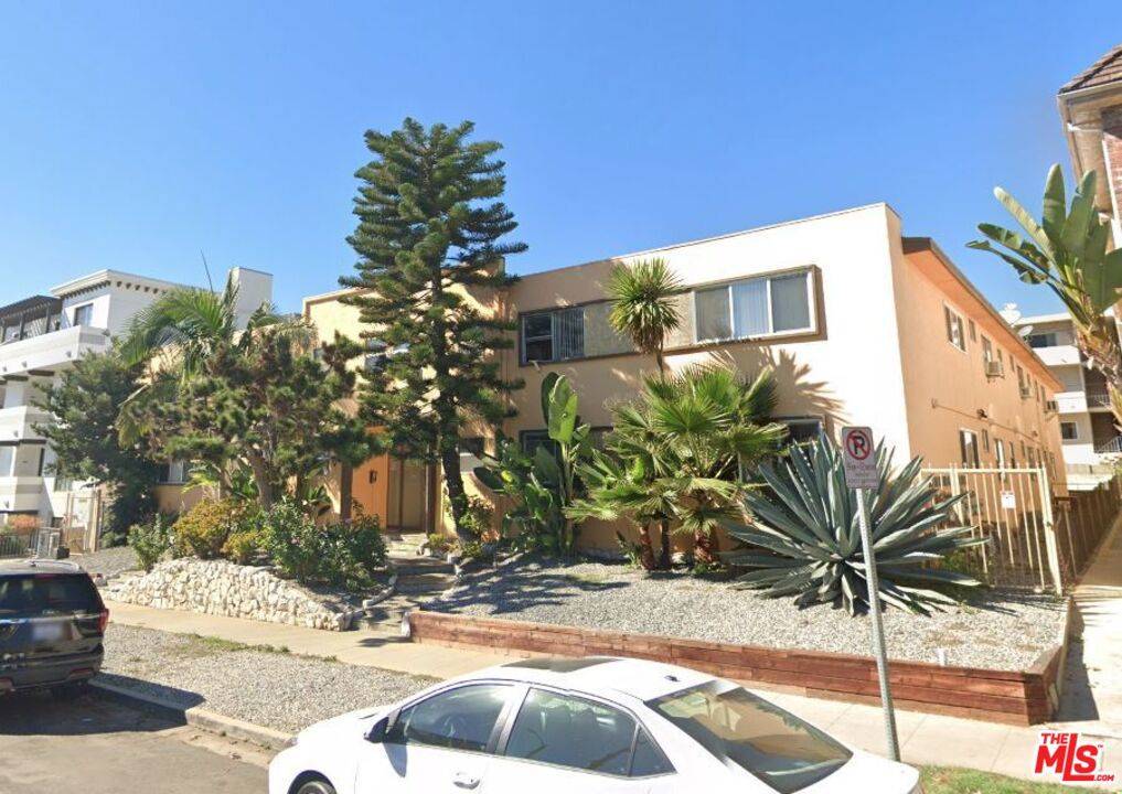 Los Angeles, CA 90049,11829 Kiowa AVE