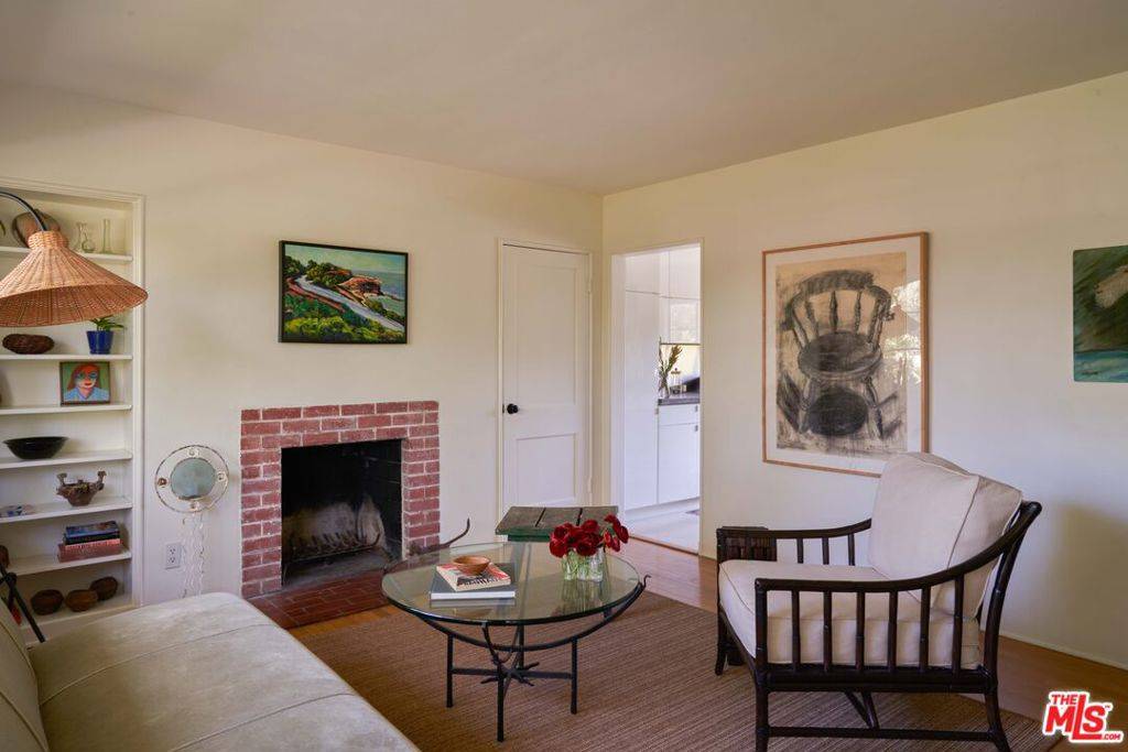 Los Angeles, CA 90016,5382 1/2 Village