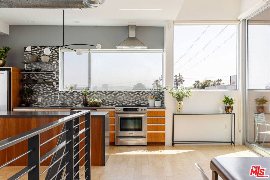 West Hollywood, CA 90069,1137 Hacienda PL #107