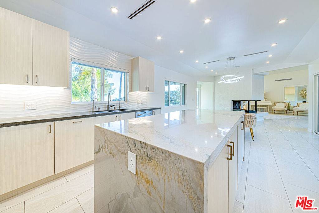 La Crescenta, CA 91214,3001 Cloudcrest RD