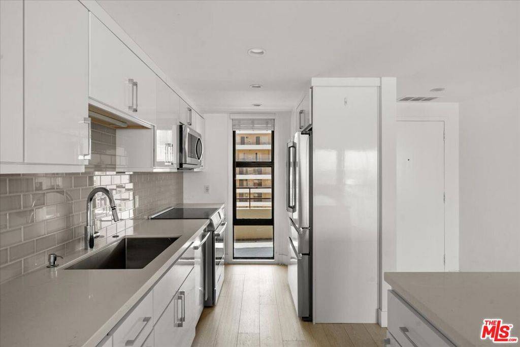 Marina Del Rey, CA 90292,4316 Marina City DR #1131