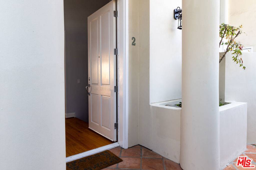 Santa Monica, CA 90402,718 Lincoln BLVD #2