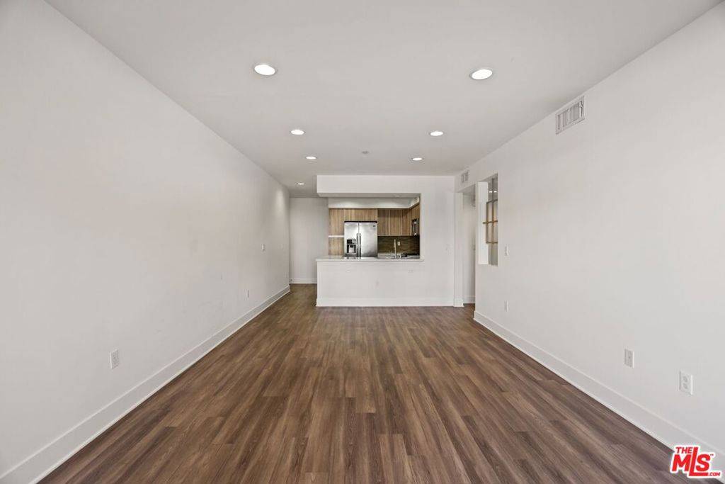 Los Angeles, CA 90025,1301 Brockton AVE #303