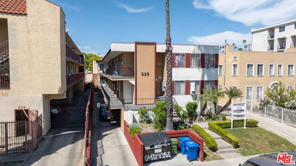 Los Angeles, CA 90004,535 N Heliotrope DR