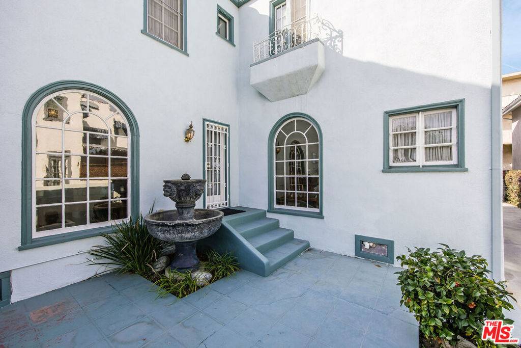 Los Angeles, CA 90005,827 Lorraine BLVD