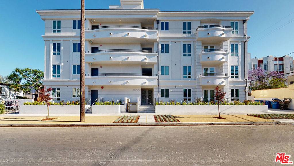 Los Angeles, CA 90035,8700 Chalmers DR ##102