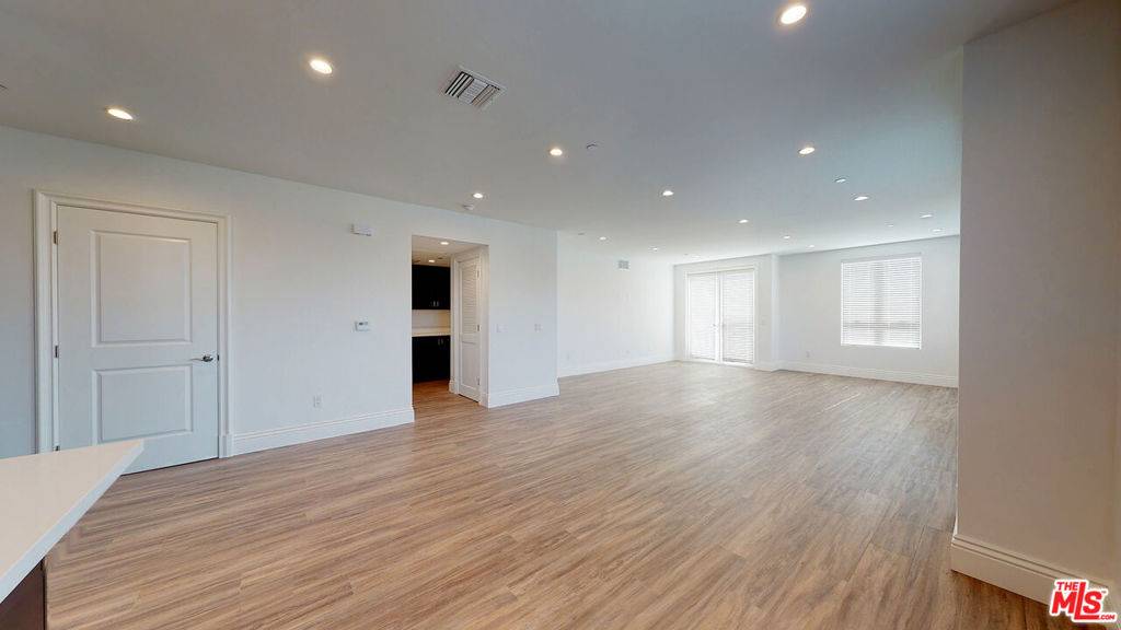 Los Angeles, CA 90035,8700 Chalmers DR ##102