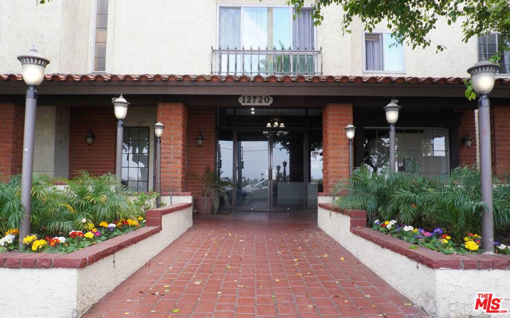 Valley Village, CA 91607,12720 Burbank BLVD #327