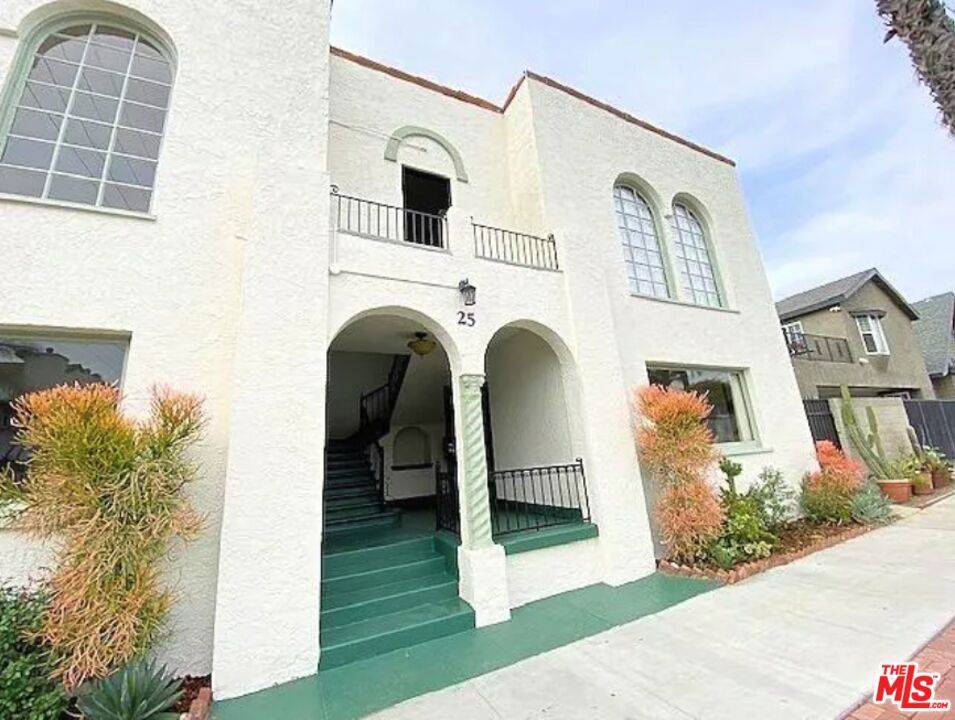 Long Beach, CA 90802,25 Falcon AVE