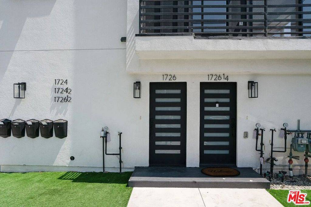 Los Angeles, CA 90006,1724 Menlo AVE