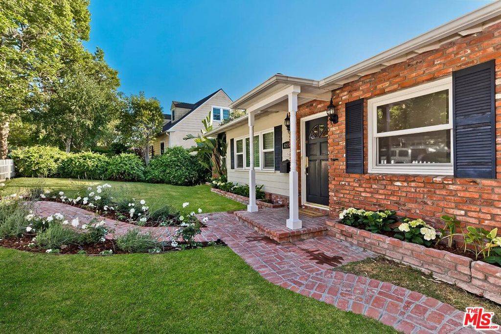 Sherman Oaks, CA 91403,4219 Saugus AVE