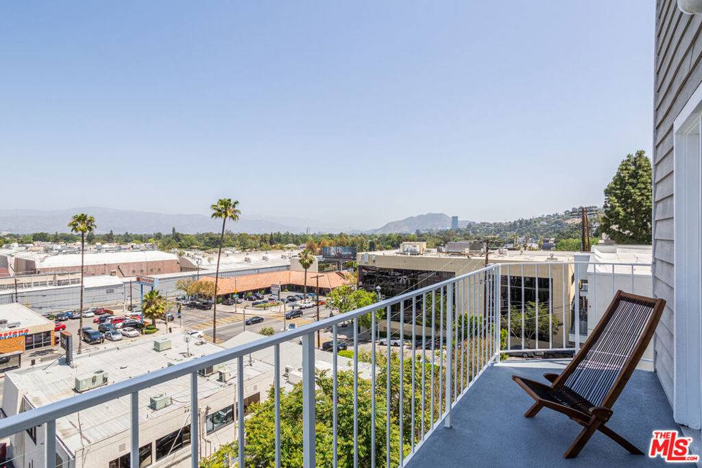 Studio City, CA 91604,11913 Laurelwood DR #7