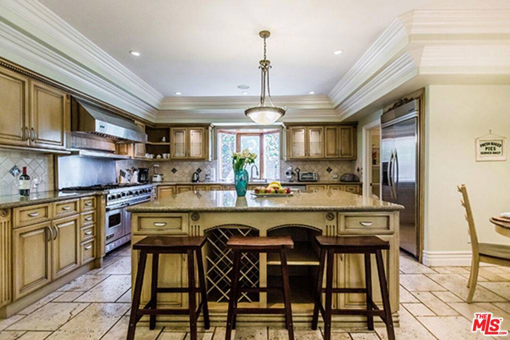 Tarzana, CA 91356,5425 AMIGO AVE