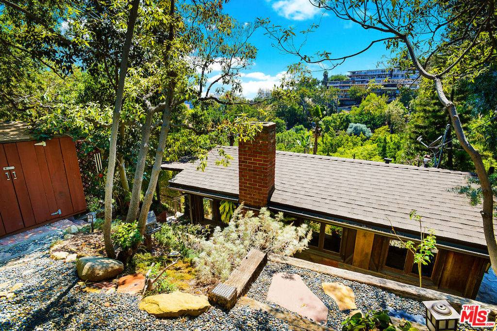 Los Angeles, CA 90068,1977 HILLCREST RD