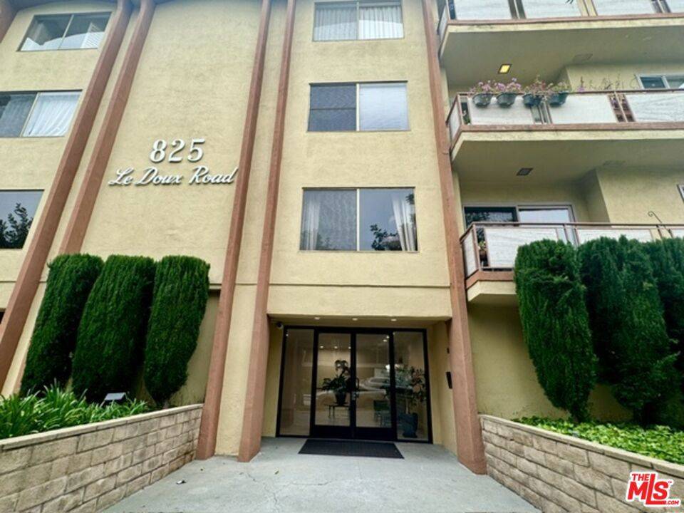 Los Angeles, CA 90035,825 S Le Doux RD #303
