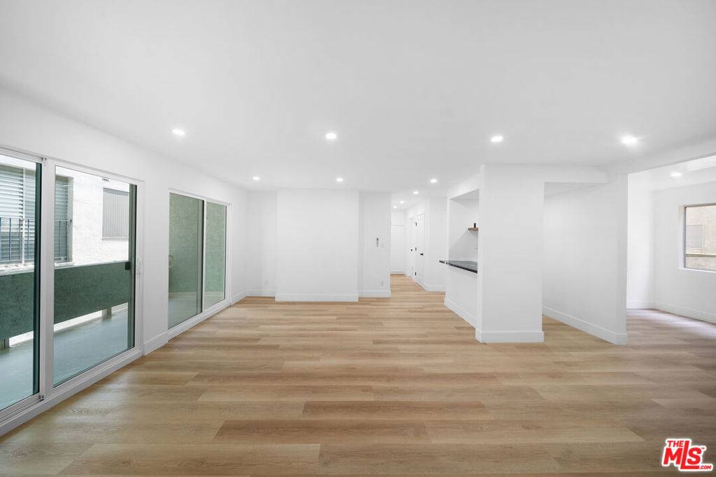 Santa Monica, CA 90402,605 San Vicente BLVD #202