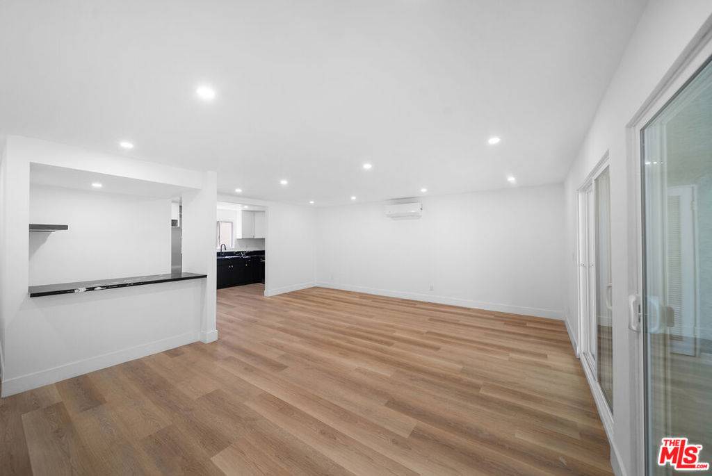 Santa Monica, CA 90402,605 San Vicente BLVD #202