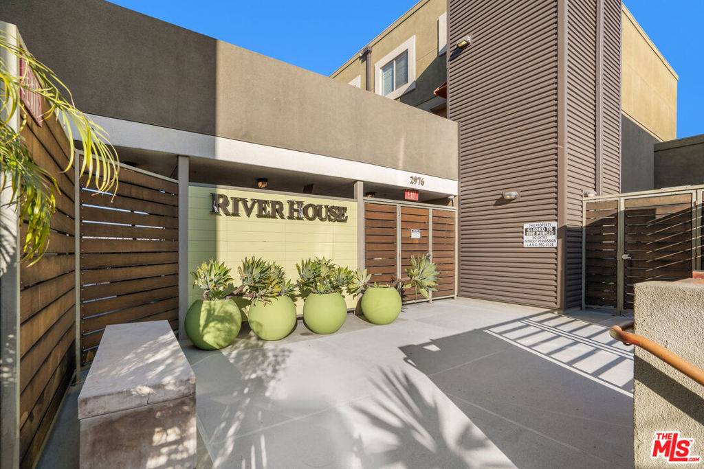 Los Angeles, CA 90039,2970 Ripple PL #101