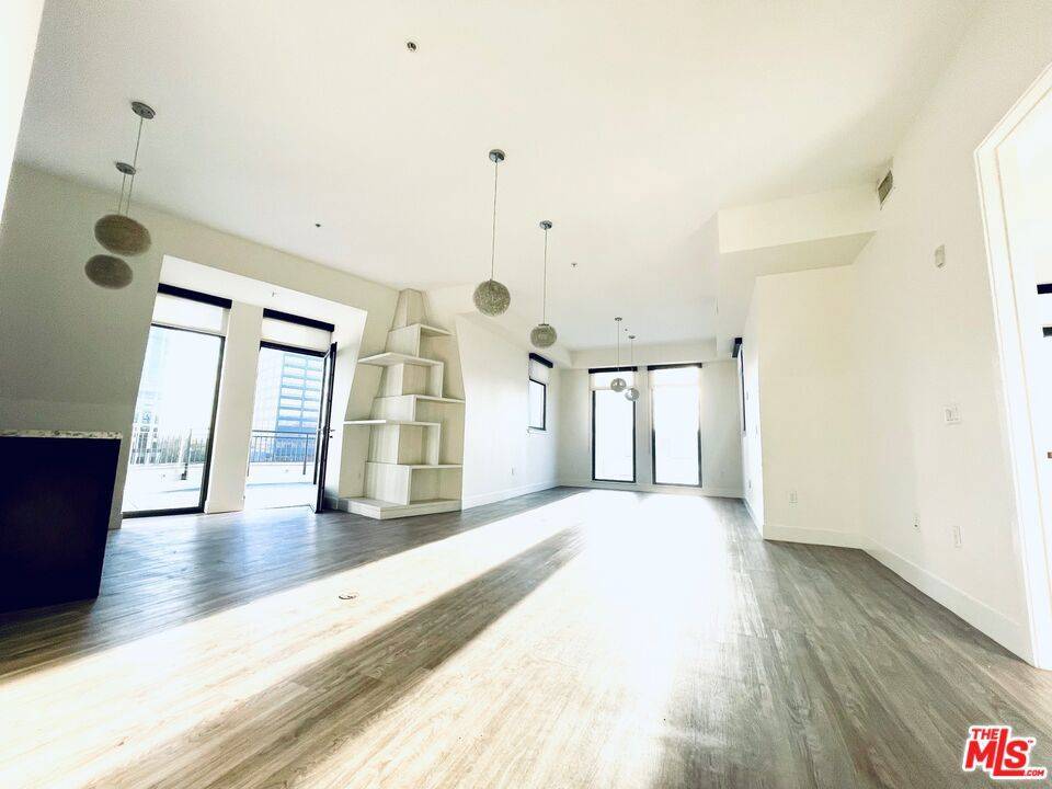 Westwood, CA 90024,1122 Gayley #302