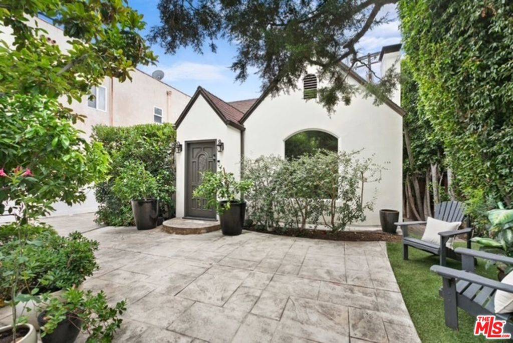 West Hollywood, CA 90069,8610 Rugby DR
