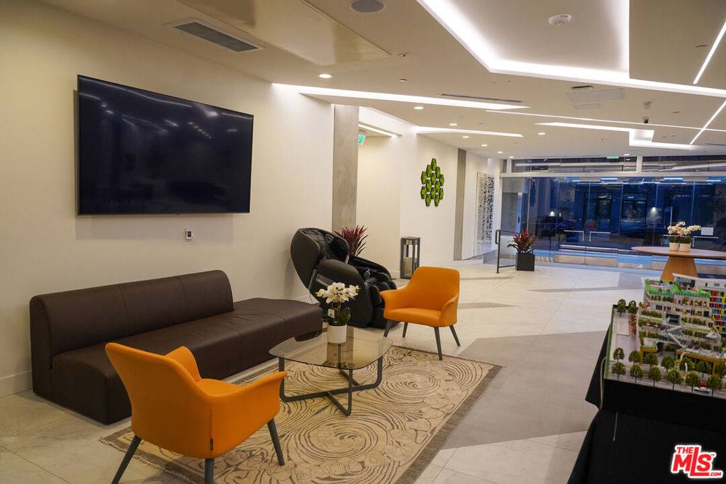 Glendale, CA 91203,414 N Orange ST #118