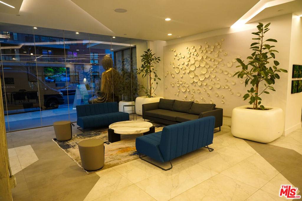 Glendale, CA 91203,414 N Orange ST #326