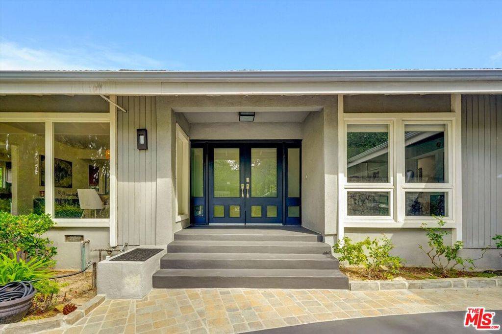 Sherman Oaks, CA 91403,3530 Royal Woods DR