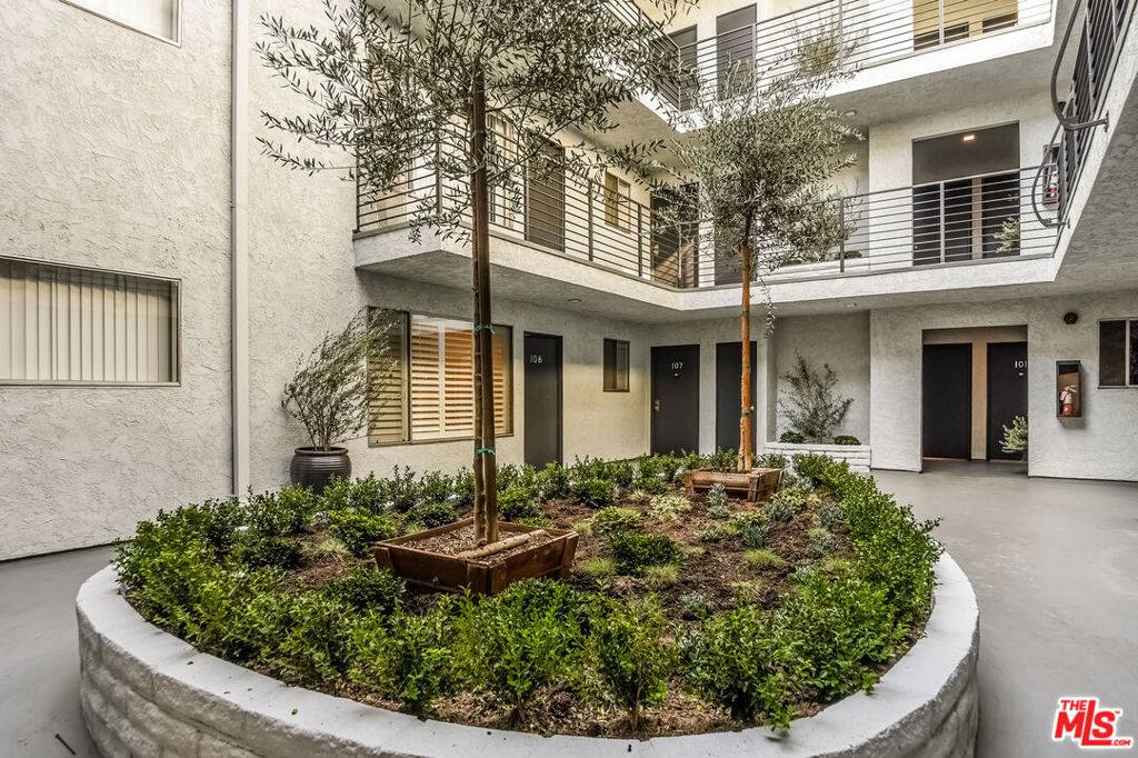 West Los Angeles, CA 90048,610 N orlando #304