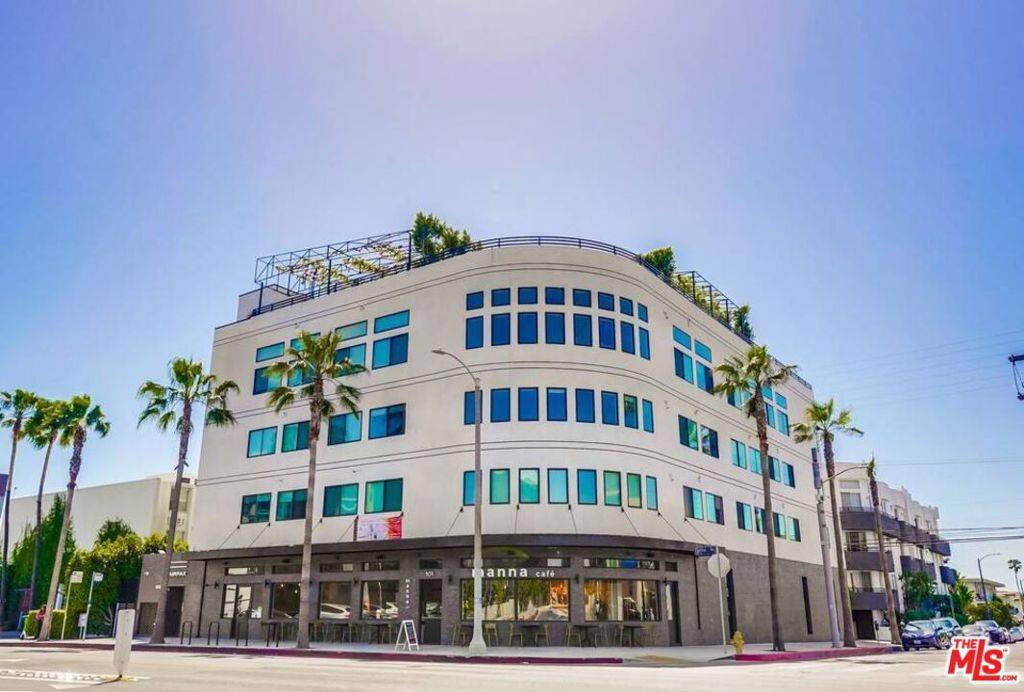 Los Angeles, CA 90036,105 S Fairfax AVE #212