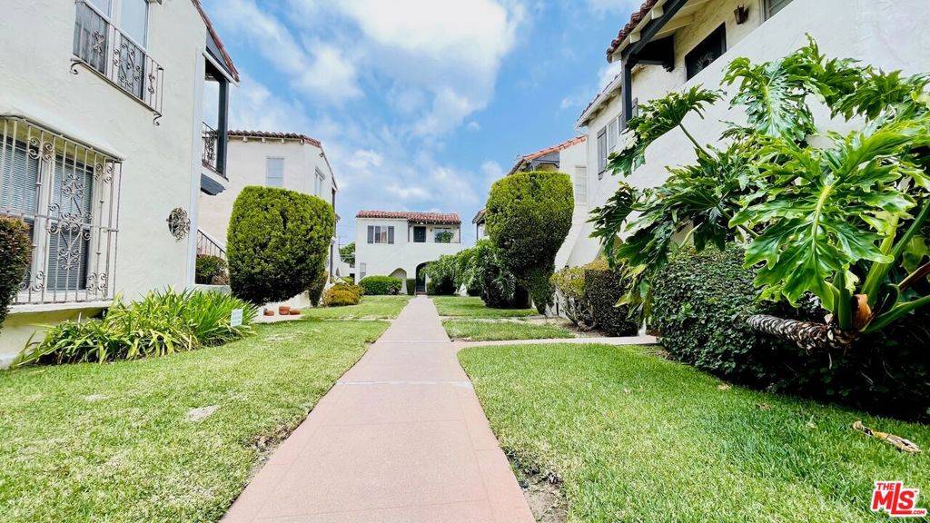 Los Angeles, CA 90019,1511 12th AVE #3/4