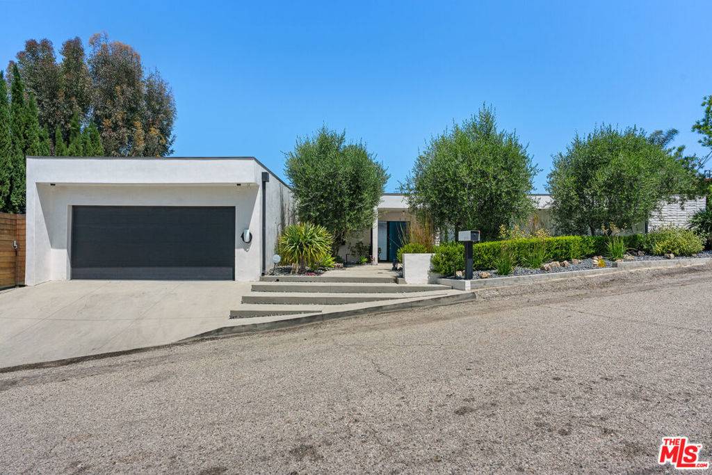 Woodland Hills, CA 91364,5030 Cerrillos DR