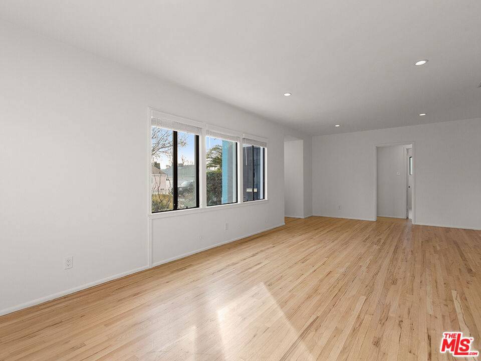 North Hollywood, CA 91606,6237 Teesdale AVE