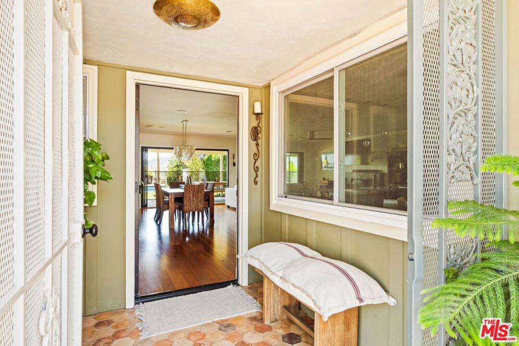 Calabasas, CA 91302,26024 Farmfield RD