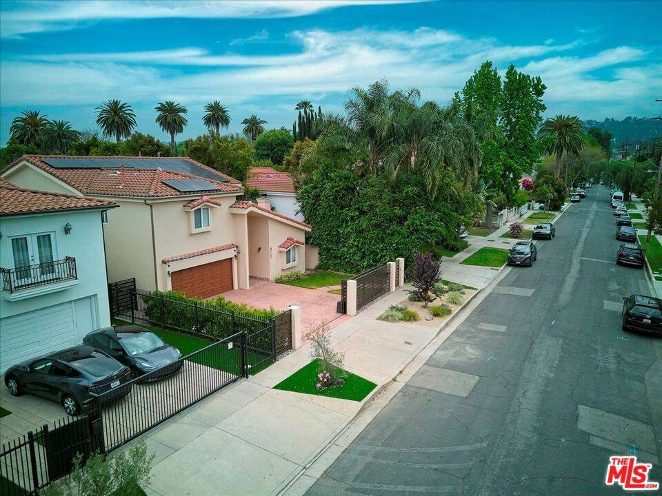 Sherman Oaks, CA 91403,4712 Cedros AVE