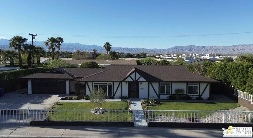Palm Springs, CA 92262,372 E Molino RD