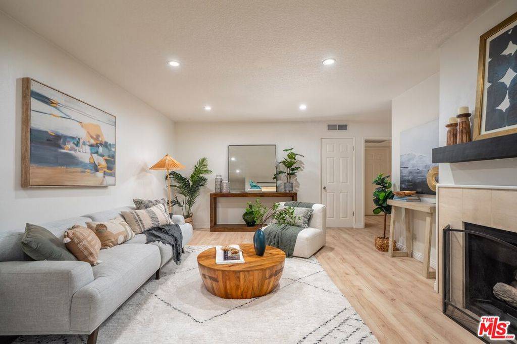Santa Monica, CA 90402,222 7th ST #110