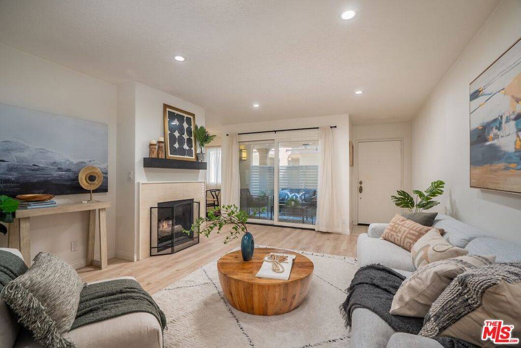 Santa Monica, CA 90402,222 7th ST #110