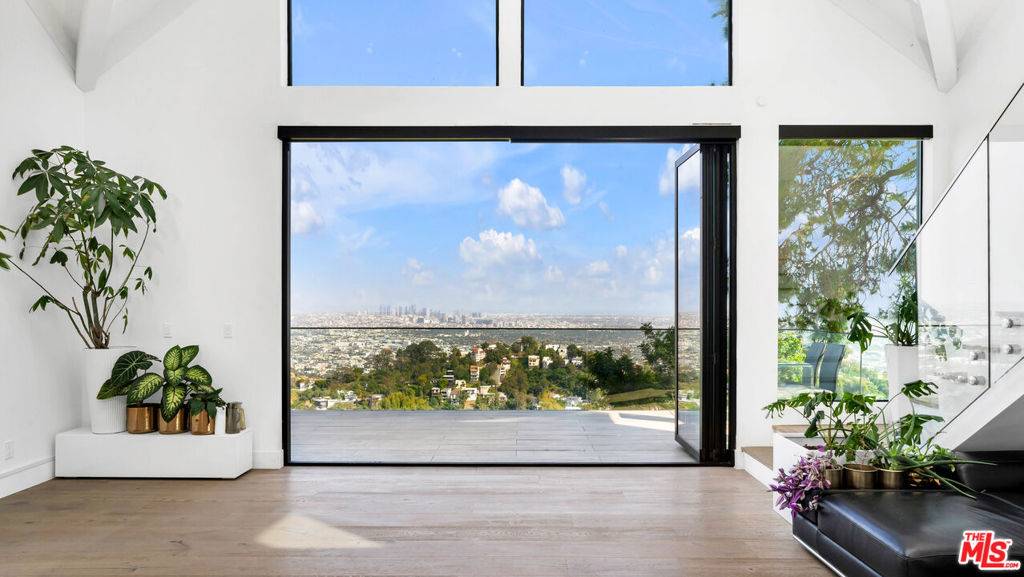 Los Angeles, CA 90046,2021 Davies WAY