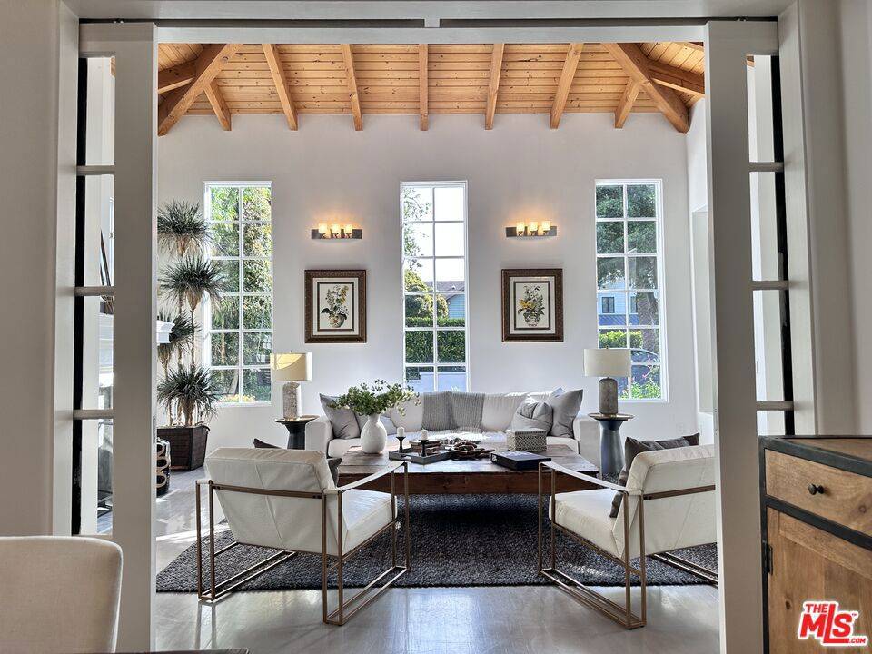 Santa Monica, CA 90402,723 10th ST