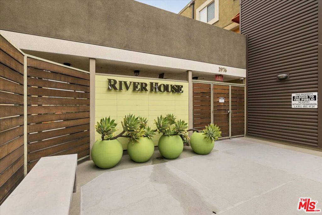 Los Angeles, CA 90039,2976 Ripple PL #104