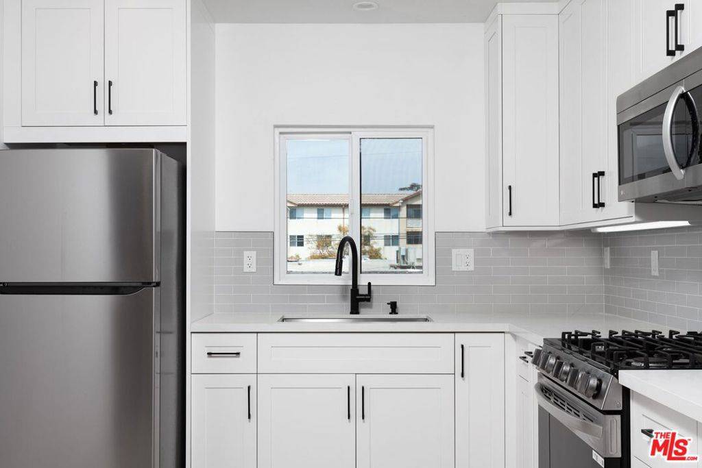 Los Angeles, CA 90019,1319 S St Andrews PL #1
