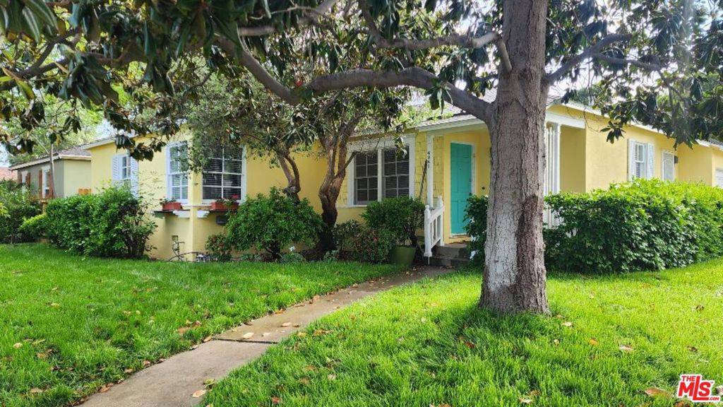 Reseda, CA 91335,6961 Zelzah AVE