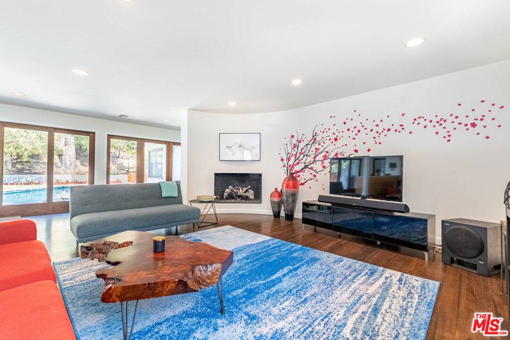 Encino, CA 91436,16811 Escalon DR