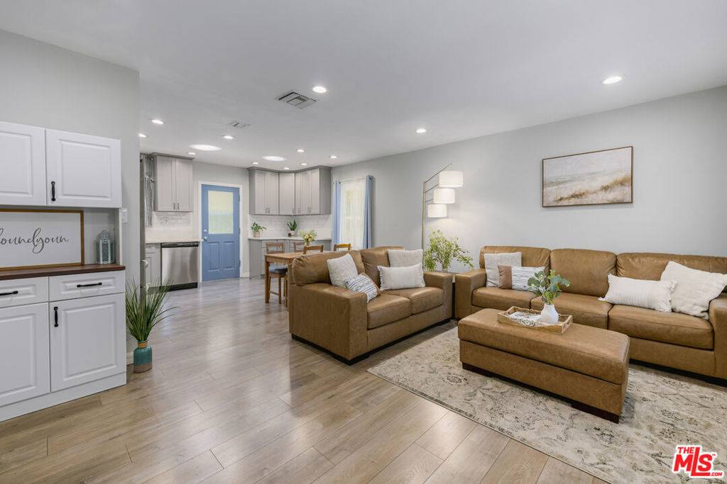 North Hollywood, CA 91601,10420 Tiara ST